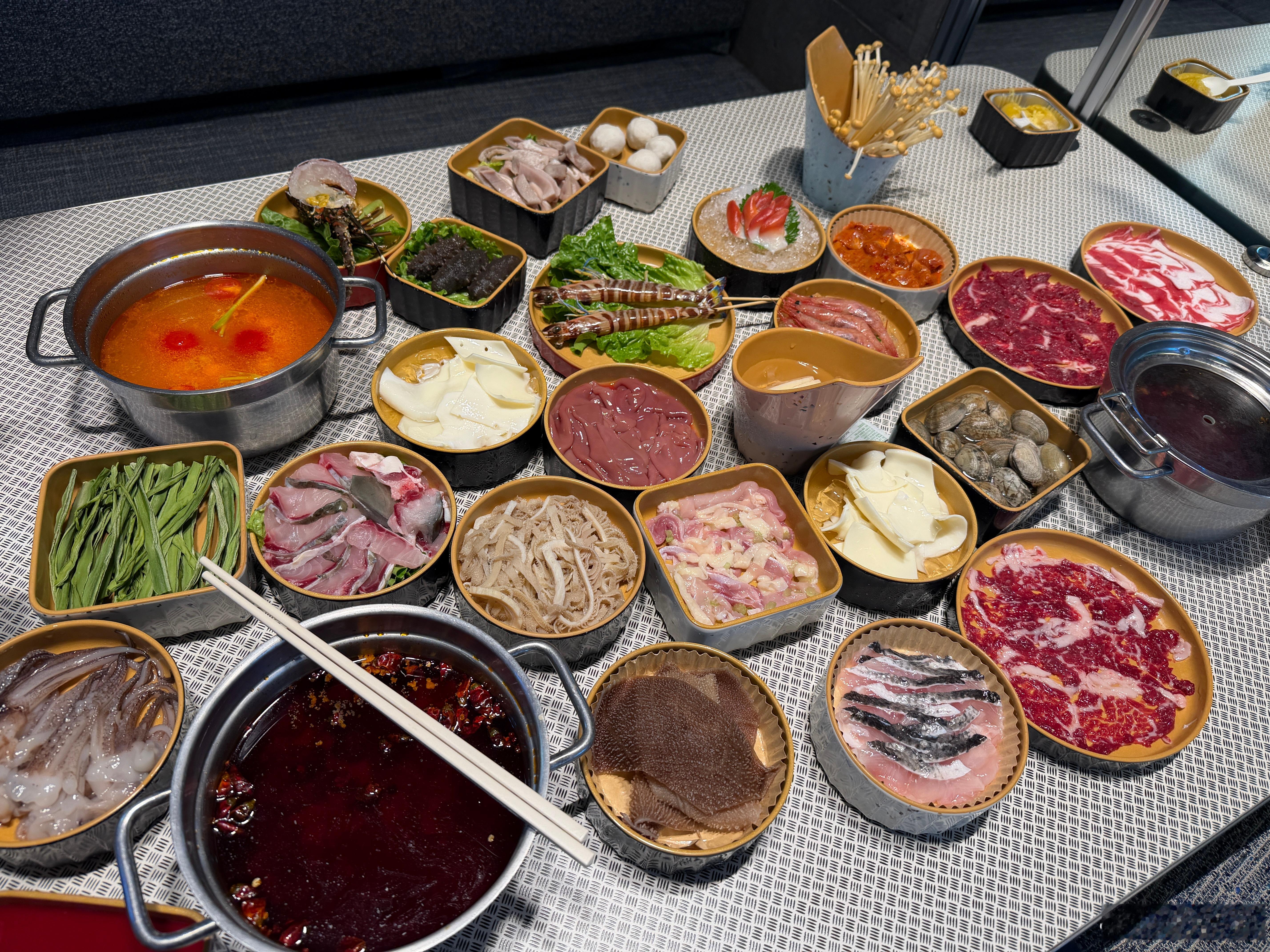 海底捞大排档火锅，没吃主食，3个人吃撑，460元。 ​​​