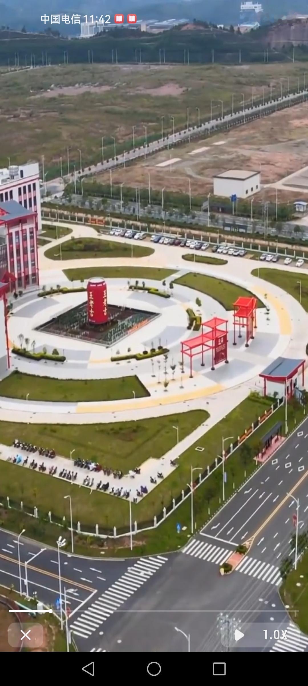 广东梅州有个新地标，号称最大罐的王老吉，说一罐能喝百年，这噱头够足！王老吉大健康