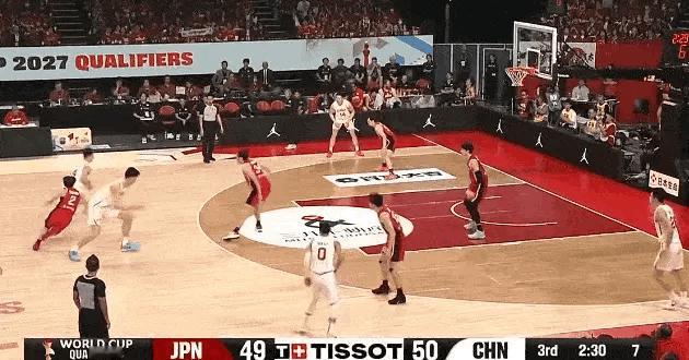 把我俩三分被吹没了我再投回来继伟太硬了！尤其是第二记三分球太提士气了！中国男篮v