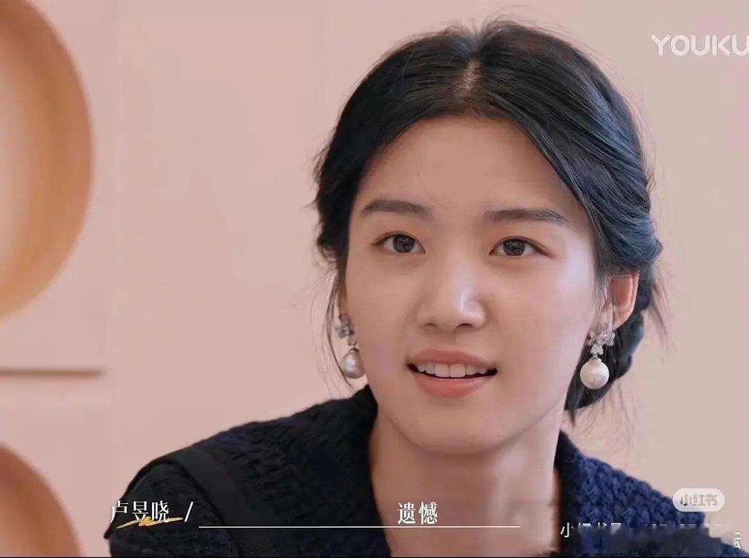 卢昱晓能轻点p图吗，p过头了都不像她了 ​​​