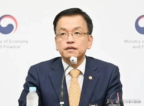 deepseek刚上线不久，韩国就禁止了，向美国表忠心。美国大兵在国内平台直播，