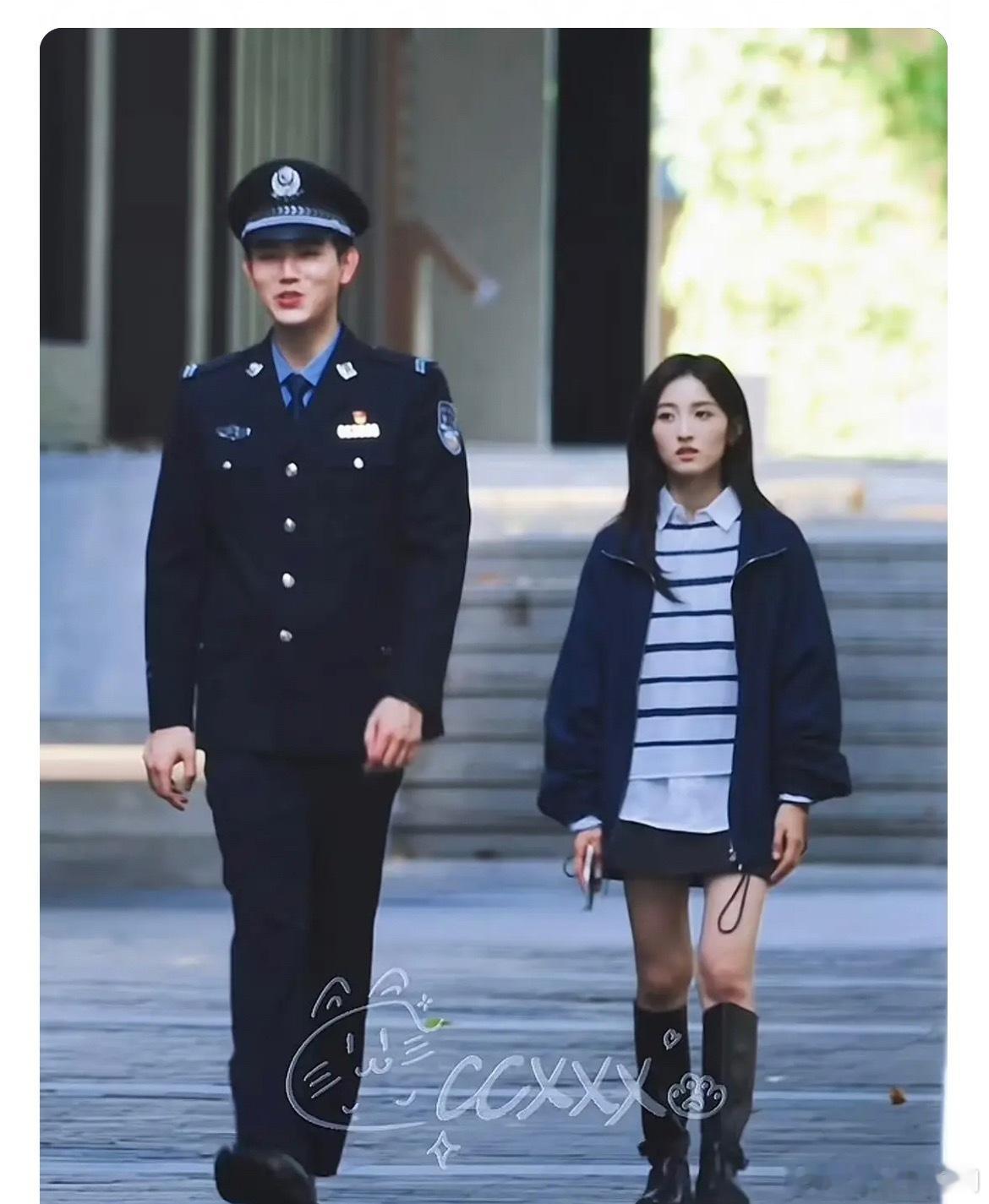 张子枫完全小学生身材，毫无成人感，偶像剧无法嗑到 ​​​