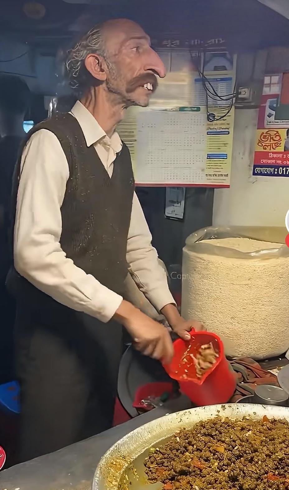 今天刷小视频无意中刷到的重度鹰勾鼻，加上鹰眼、秃顶、长发、大胡子、长牙、瘦长身和