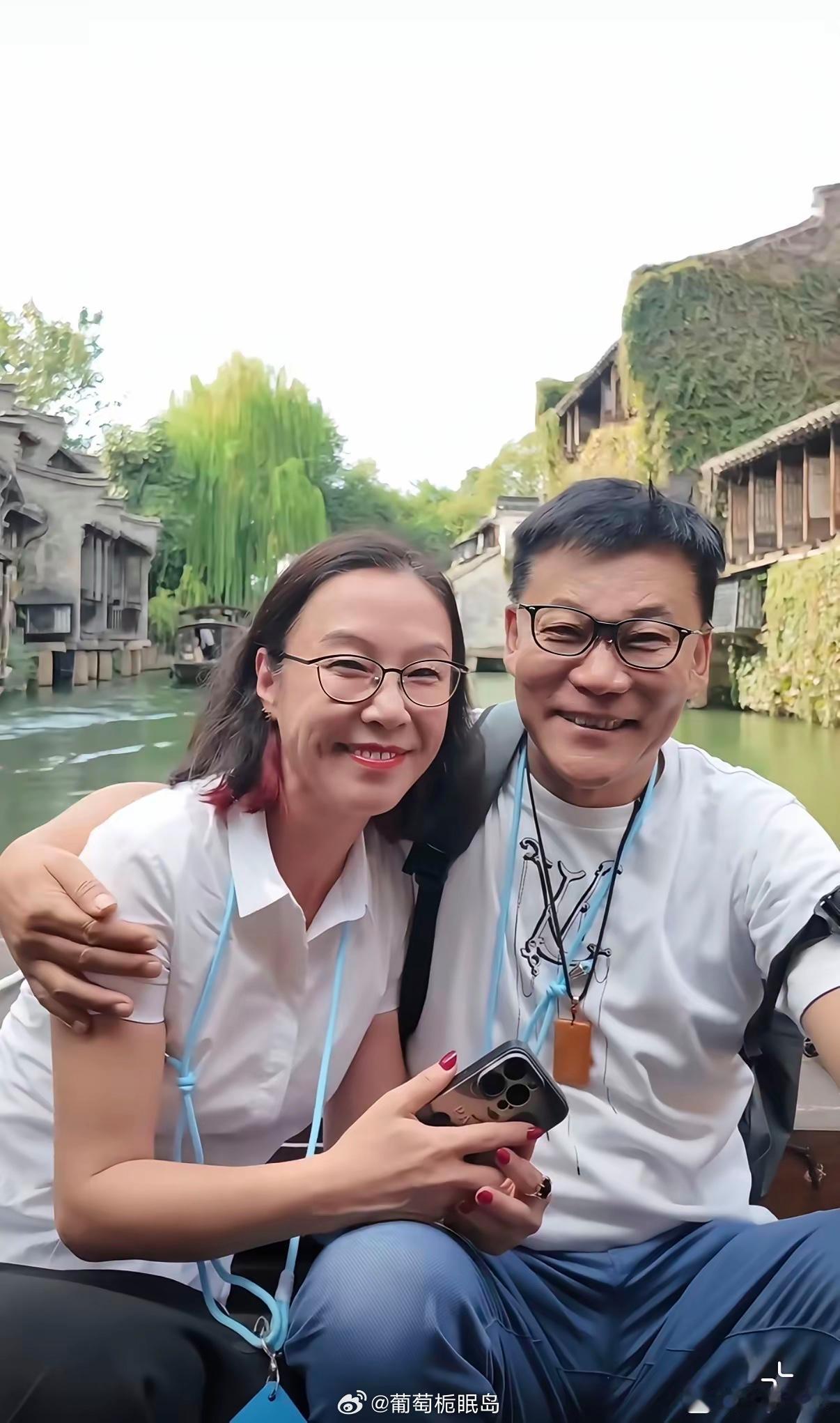 要不说好女人是一所好学校呢？李国庆二婚以后变得太多了。原来觉得他长得不怎么样，现