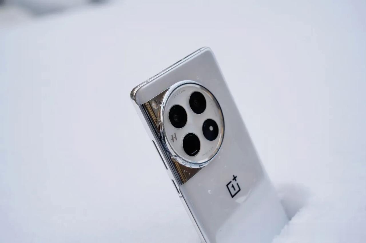 以下旗舰标准版部分参数，几个标准版你会怎么选？？？

小米14 8G3 光影猎人
