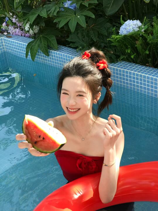 🍉吃了我的西瓜就要帮我拍照哦～