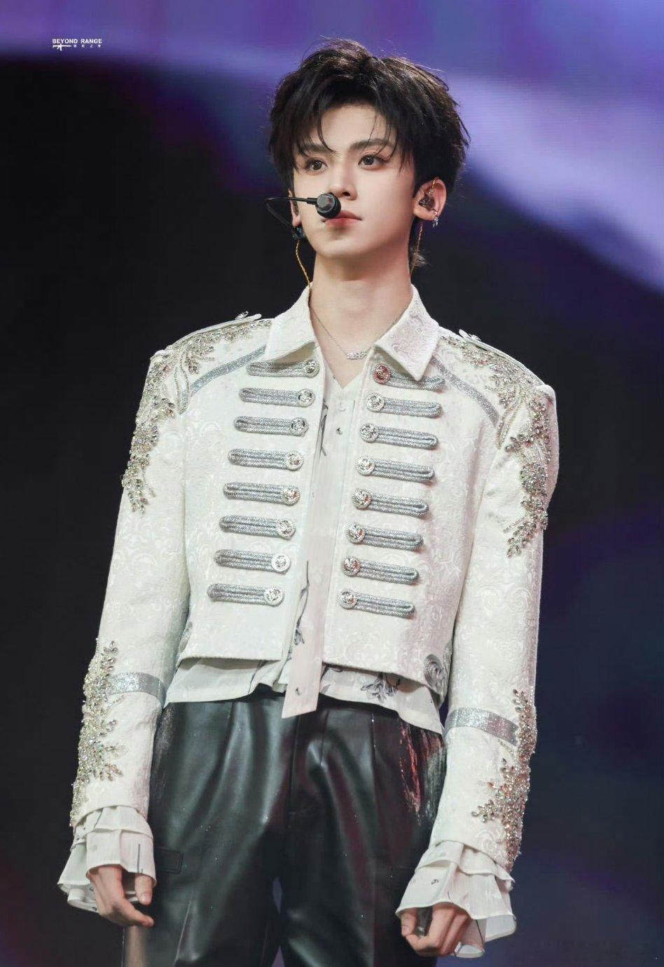 TOP澳门演唱会站姐出图：朱志鑫、张泽禹、张极、左航、苏新皓！今天谁状态赢麻了！