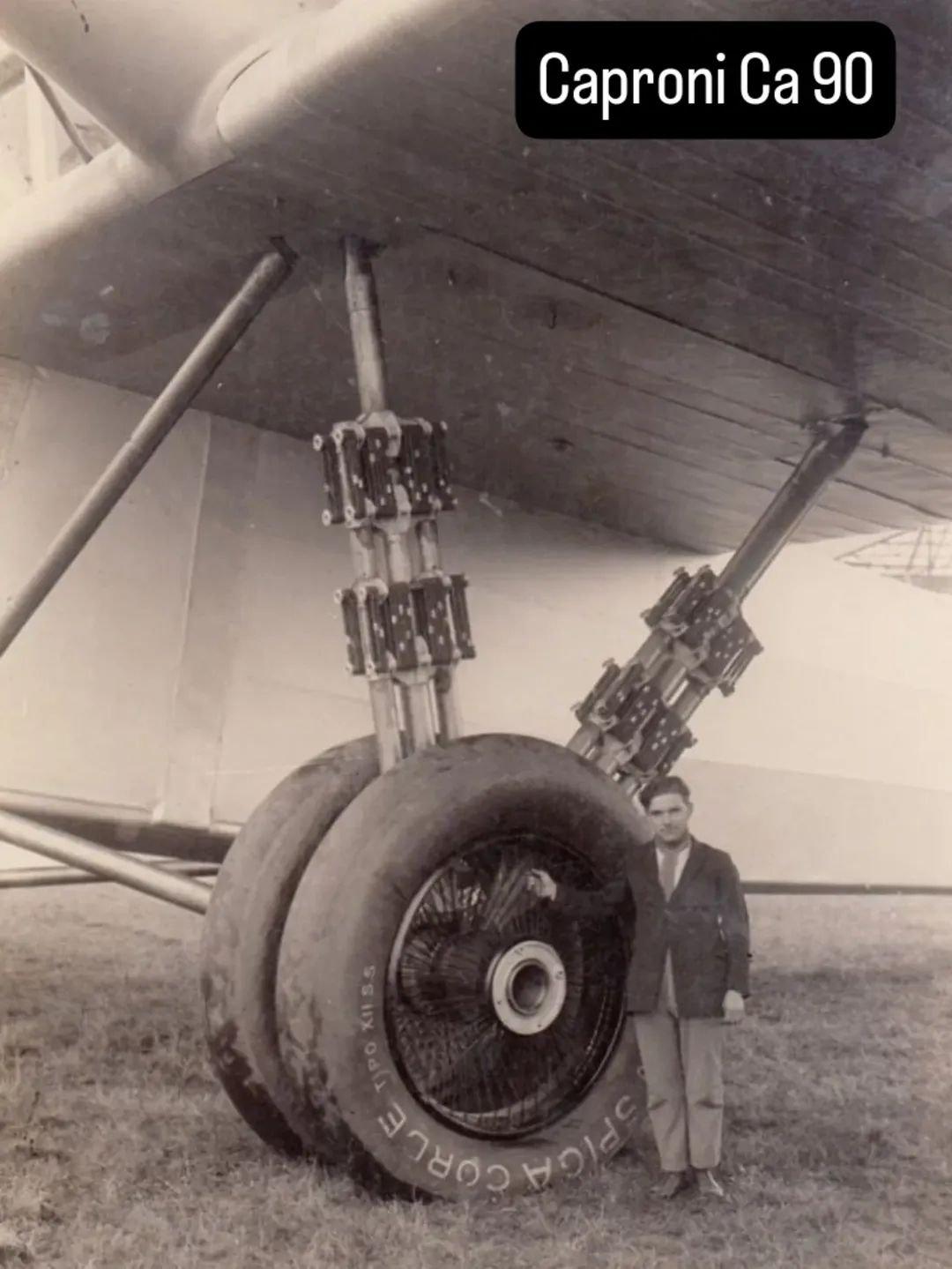 这是意大利卡普罗尼（Caproni）Ca.90 重型轰炸机原型机（1929年）的