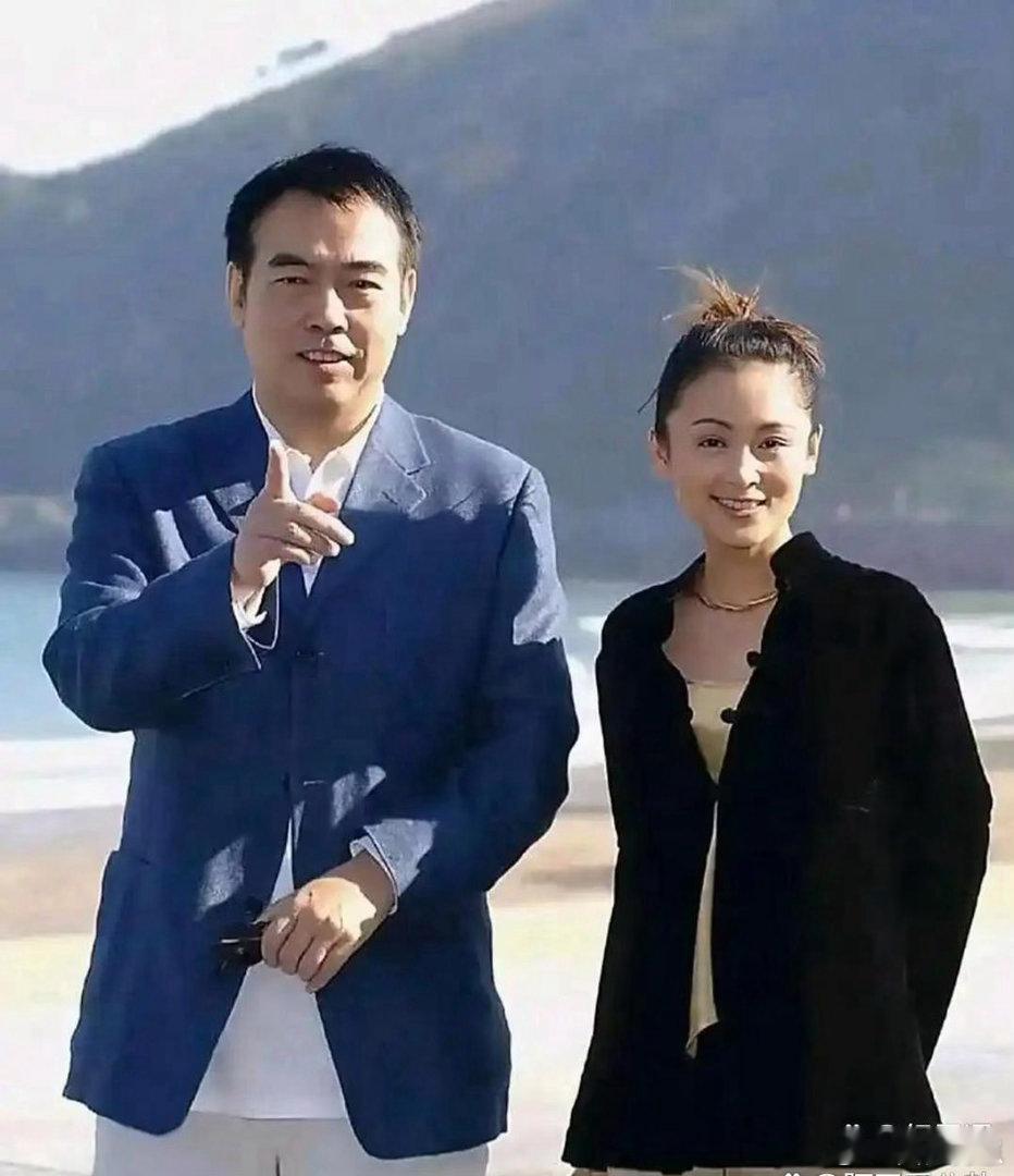 年轻时期的陈红容貌惊艳绝伦，颜值无可挑剔，也难怪陈凯歌会对她一往情深。 