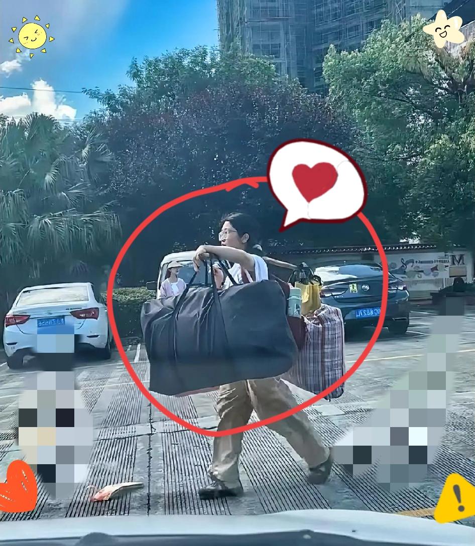 说“扁担女孩”最终一场空？
这话也太离谱了吧！
现在本科都开学报到了，没见她进大