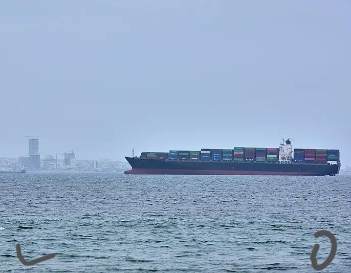 伊朗突然宣布

当地时间4月23日，伊朗议会副议长称，首笔霍尔木兹海峡通行费收入