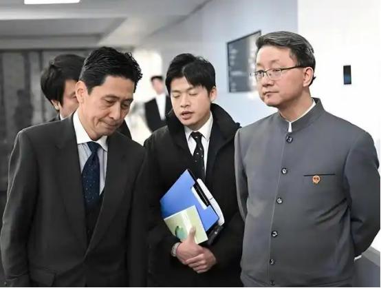 中日对抗直接摆上台面！高市早苗首份防卫白皮书彻底撕破伪装，直接扣下中国最大战略挑