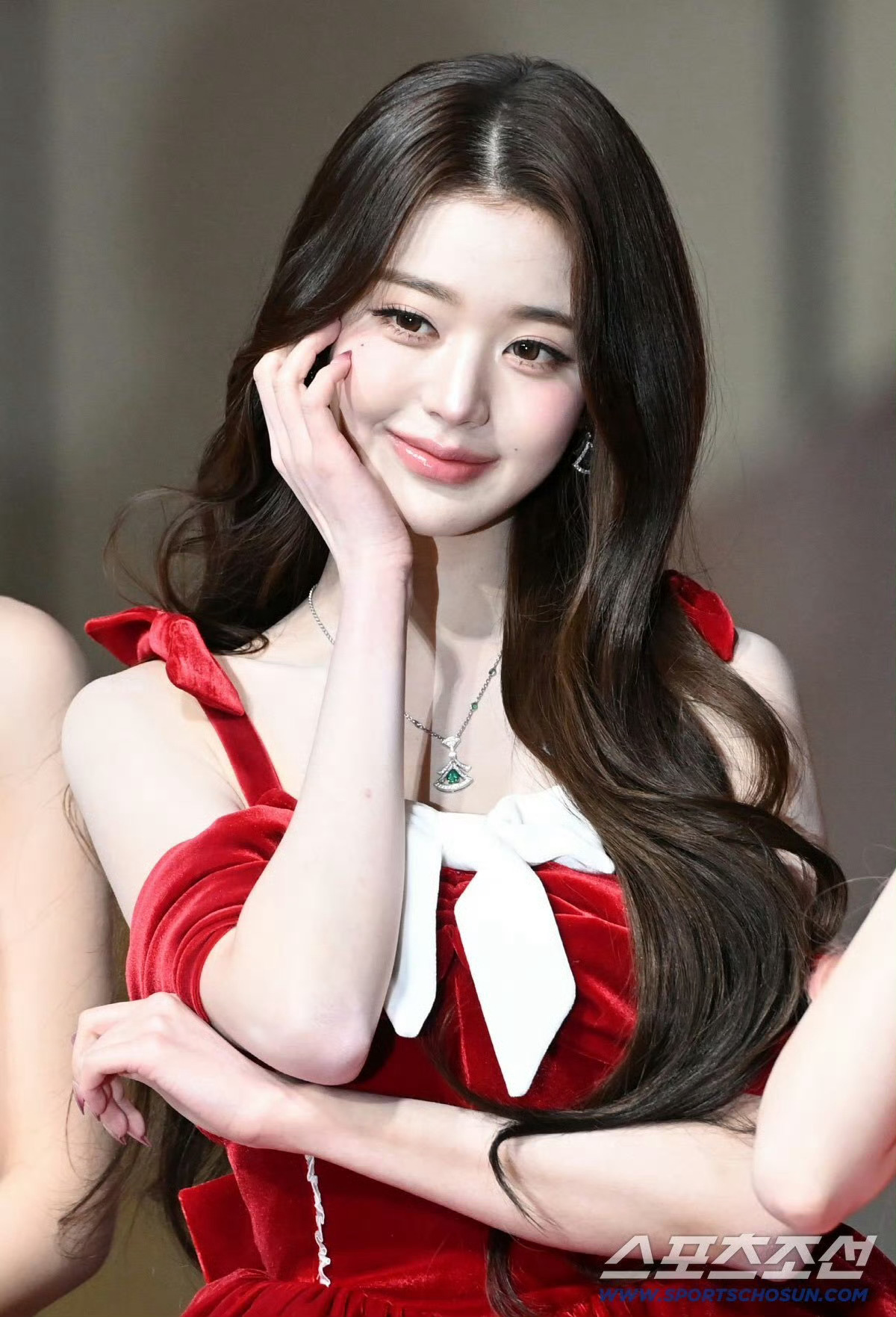 张元英红色圣诞裙这颜值，这身材，太美了