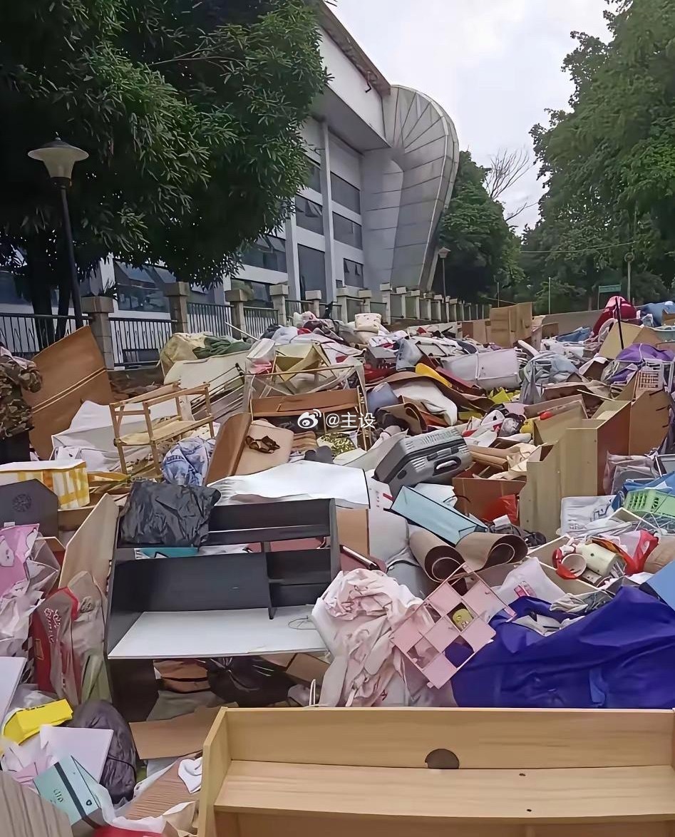 现在的大学生也太浪费了吧！ 