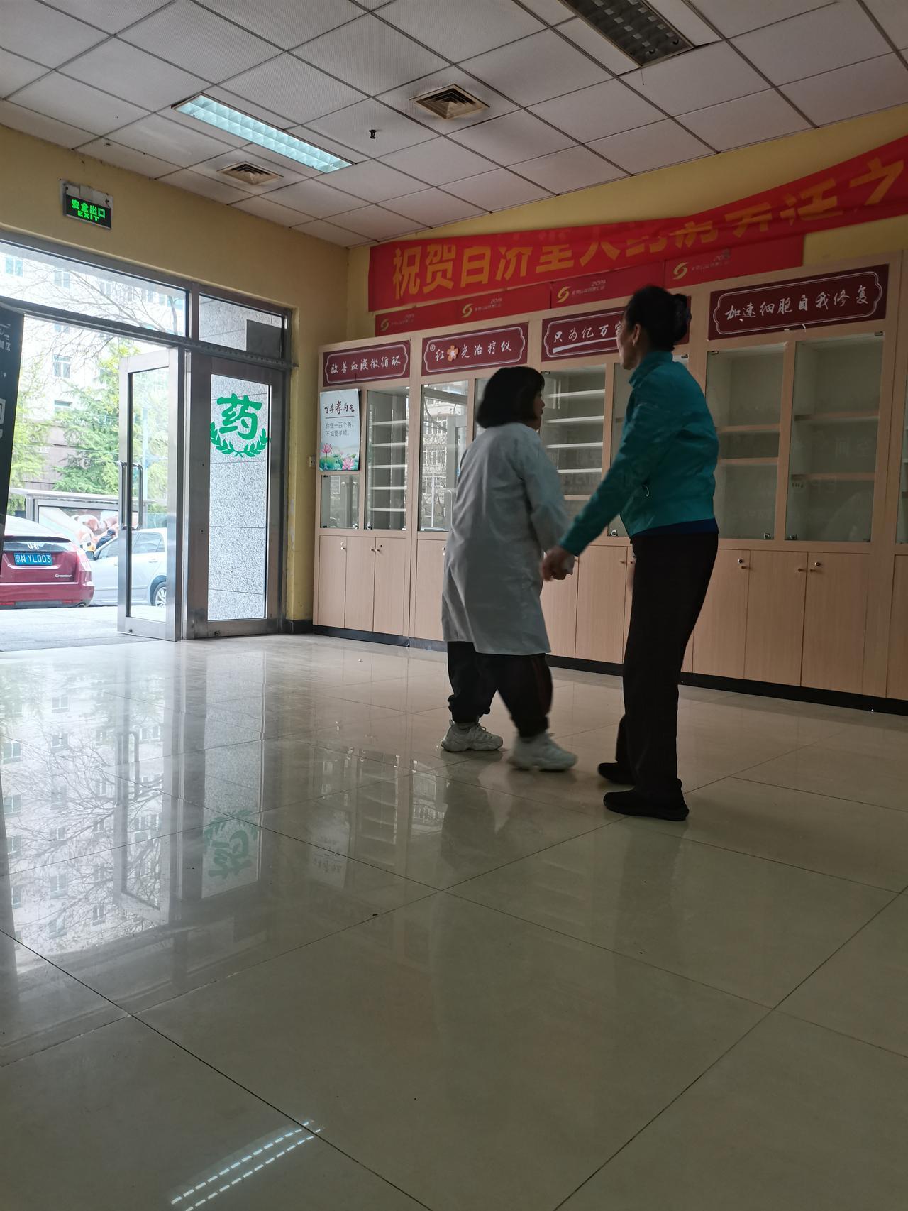 社会的长治久安，需要广大人民群众共同遵守国家的法律法规，一切以国家利益为重，才能