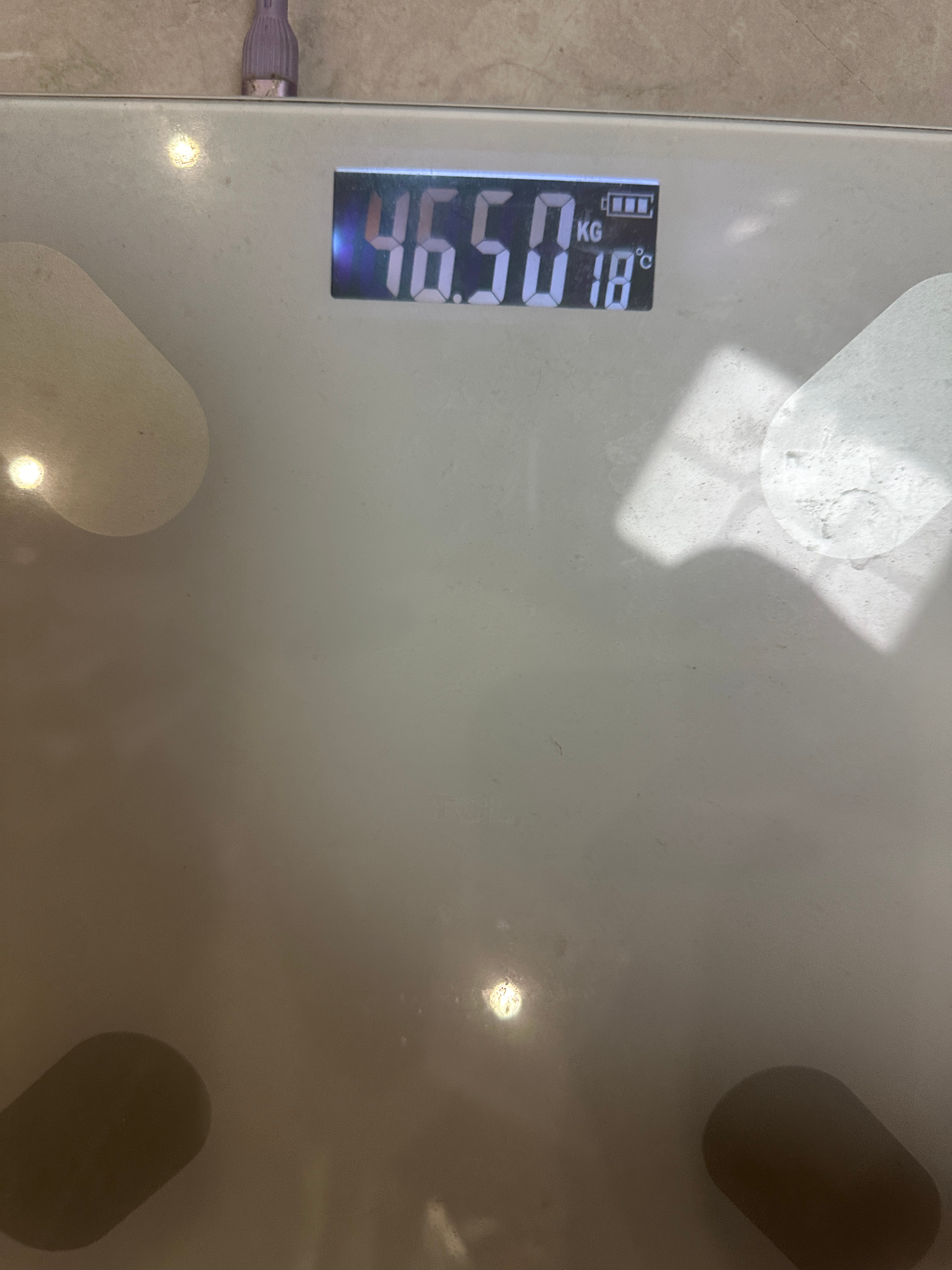 吃完饭93斤 打比赛的时候脱完水汗蒸完才94斤 瘦的只有胸了 可是每天都吃零食半