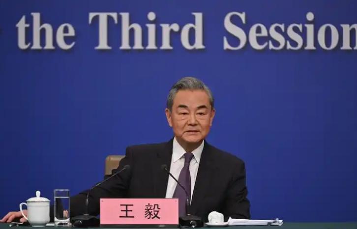 胡锡进：王毅在慕安会上警告日本军国主义的讲话产生巨大影响，“团灭”了日本外相和防