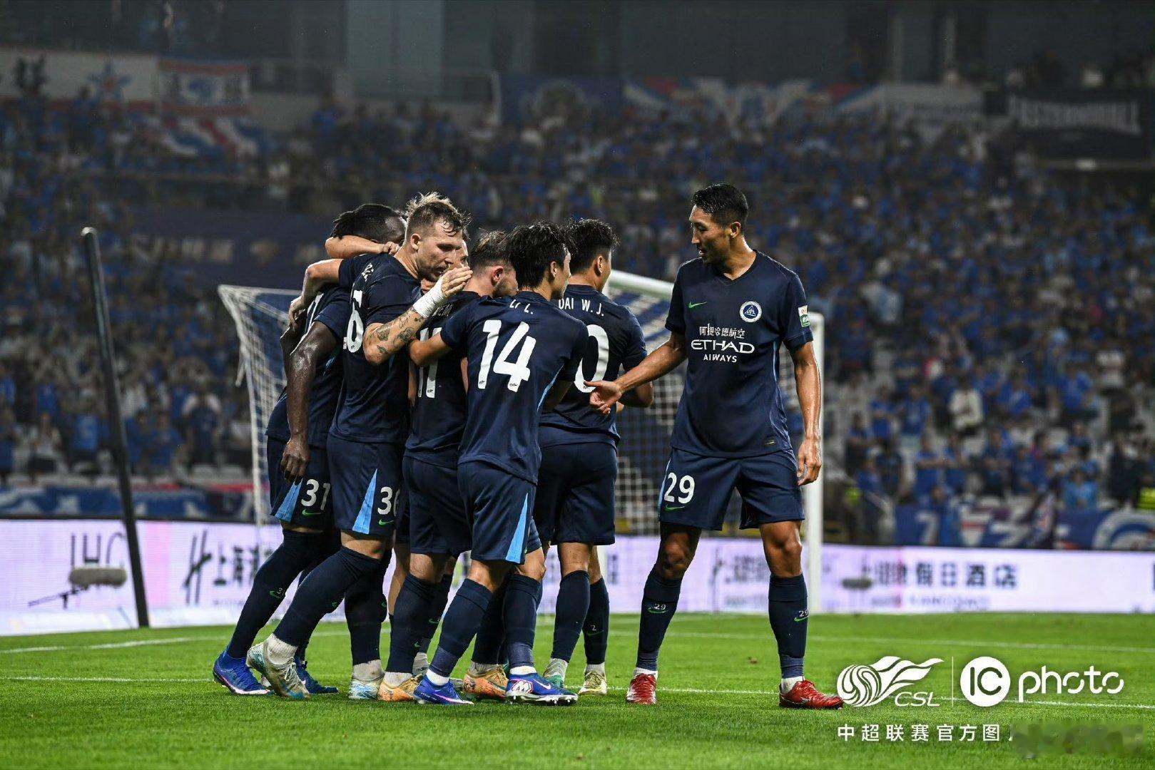 深圳新鹏城 《赛后声音》今晚，深圳新鹏城客场以2-1战胜上海申花，取得本赛季首个