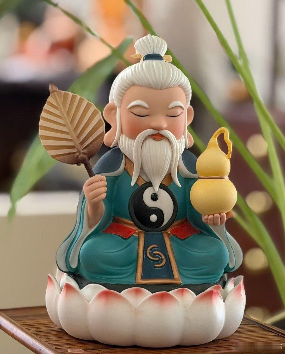 霜降天寒，愿君安暖。财运如秋实盈仓，身体似松柏常健，出入平安，家宅和顺。霜降养心