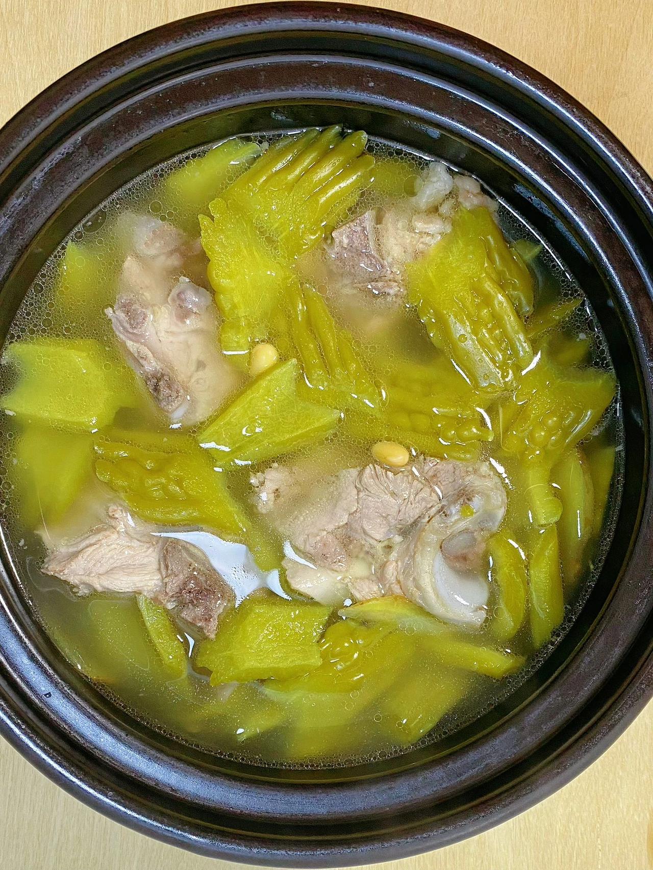 清热解毒的苦瓜排骨汤～好喝
夏日炎炎，怎能少了这碗做法简单又好喝的——苦瓜黄豆排