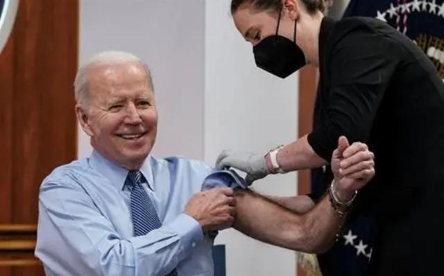 拜登用了4年，把美国从“病危”拉回“重症监护”；特朗普只用一年，直接拔管、再捅几