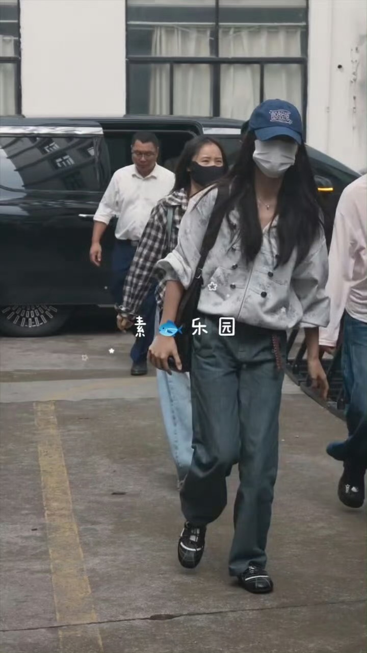 卢昱晓横店进组刺棠卢昱晓刺棠进组了终于等来晓晓《刺棠》进组的路透[爱慕] ​​​
