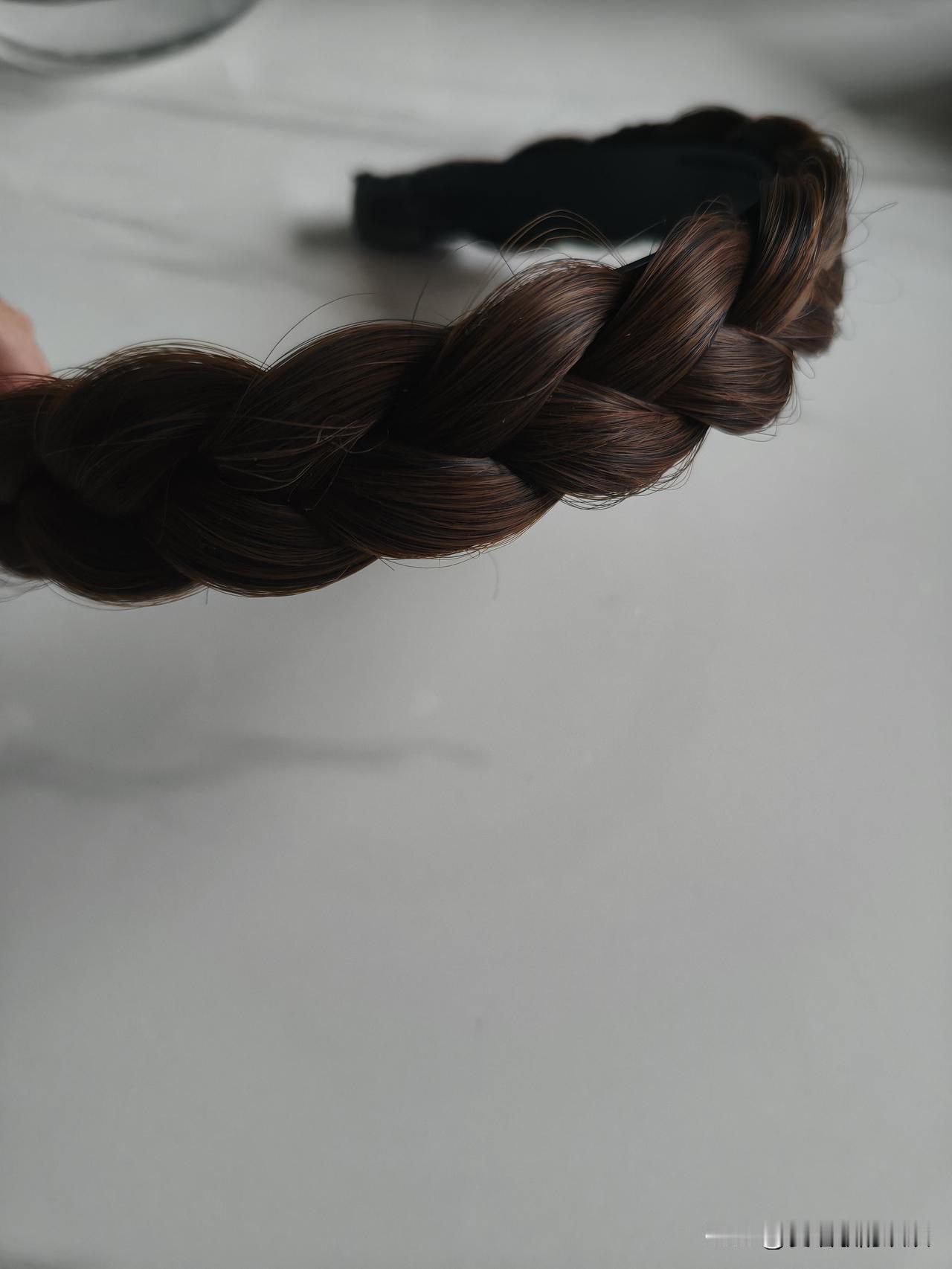 我是乌鲁木齐人，73年属牛的，今年53岁。

昨天早上，我出门上班的时候，在我们