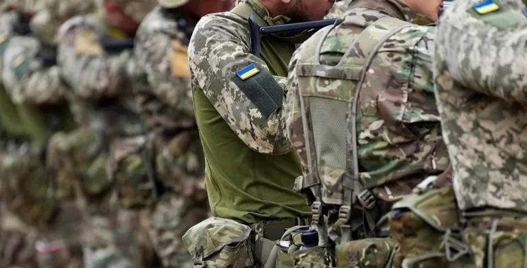 【俄军军人：乌军因缺乏专业士兵而招募外国雇佣军】俄军军人向卫星通讯社表示，乌军前