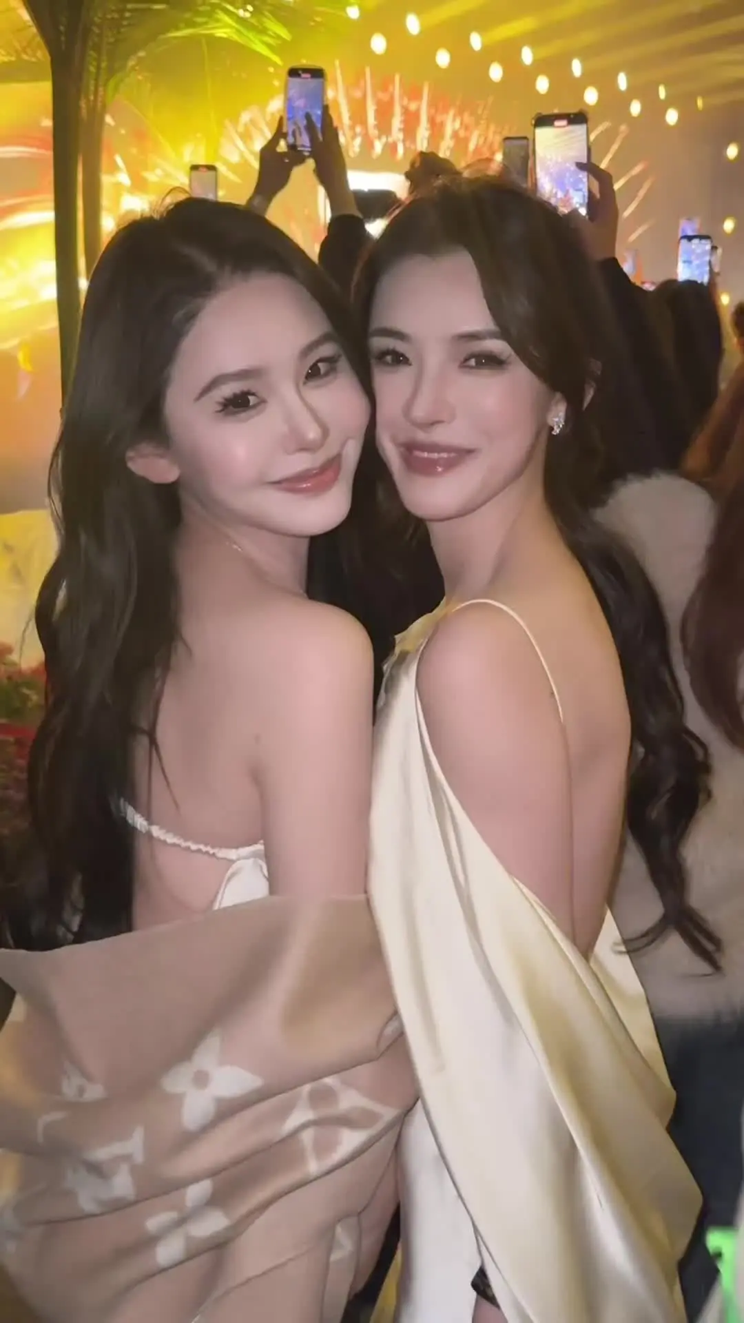 这么爽的脸居然有两张 美女日常