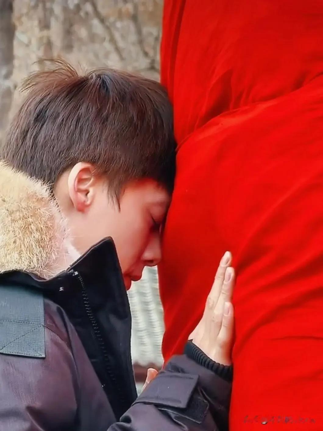 李易峰，图中的你在想些什么呢？事业、姻缘？我只希望你平平安安、健健康康，大家觉得