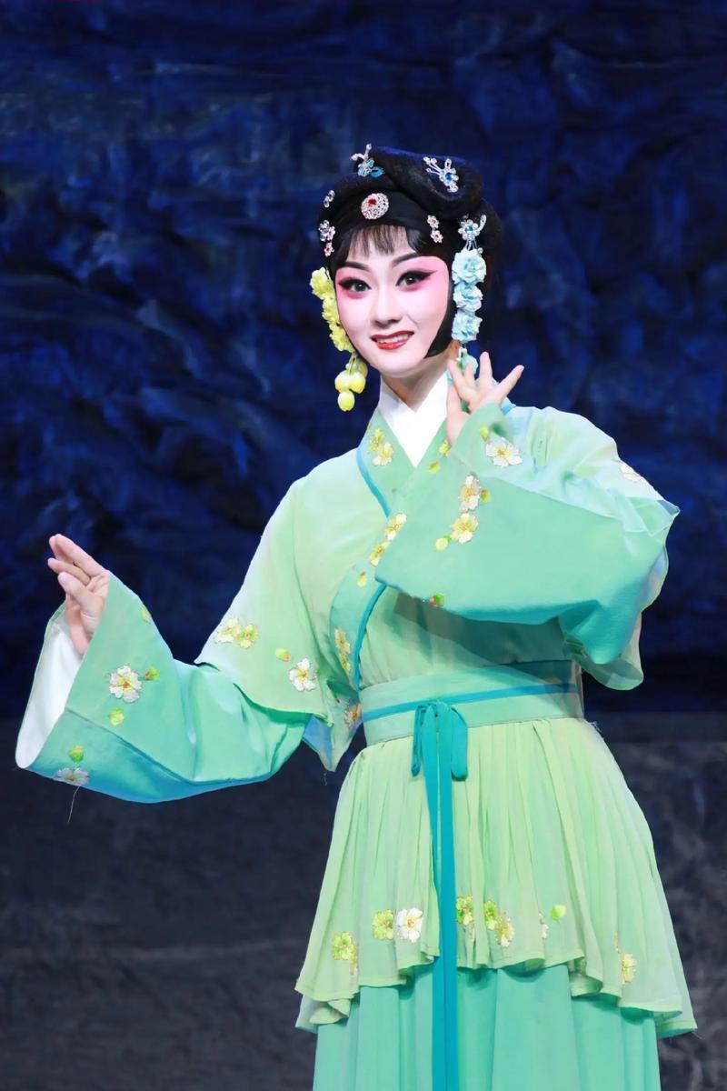 如果你去查官方文件，会发现这个问题其实早就有说法了。文化和旅游部在关于黄梅戏保护