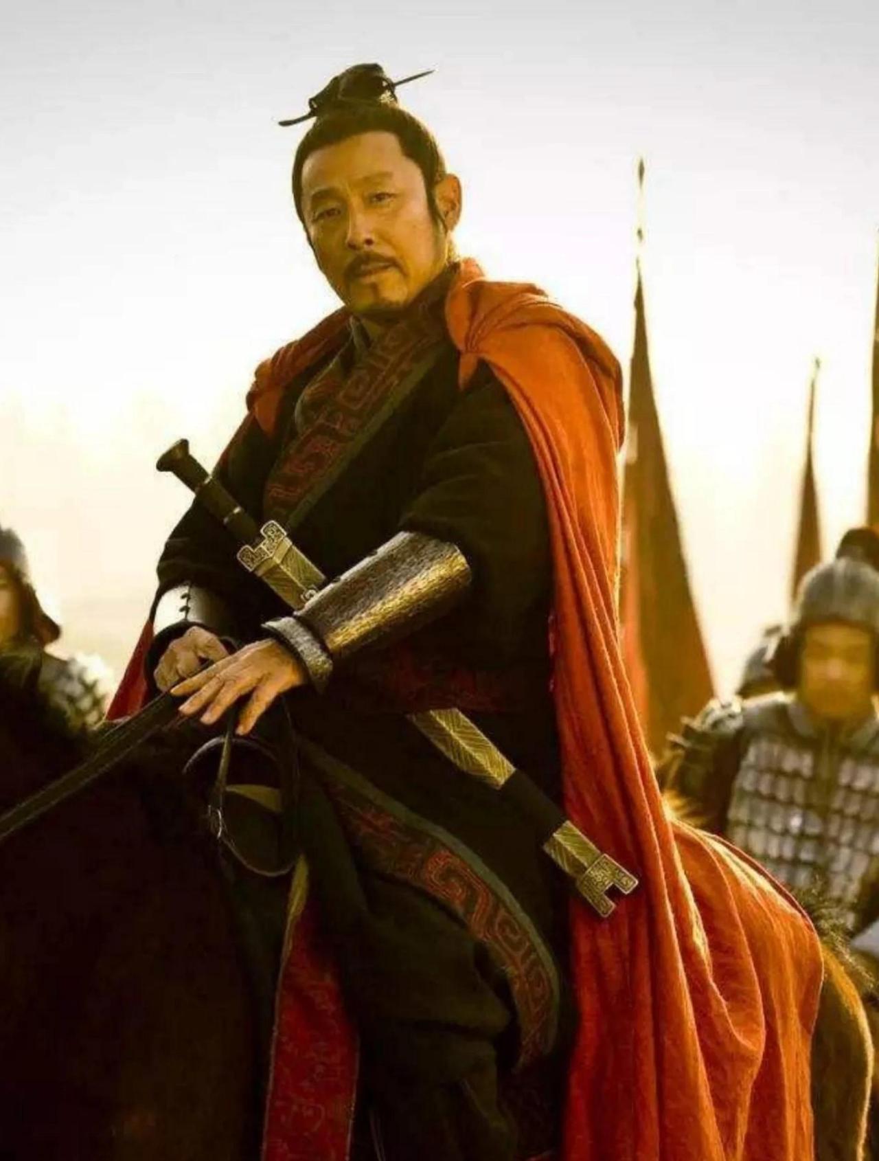 刘邦在荥阳被项羽打得落荒而逃，心里留下了对项羽的畏惧阴影，在汉中便打算解散队伍，