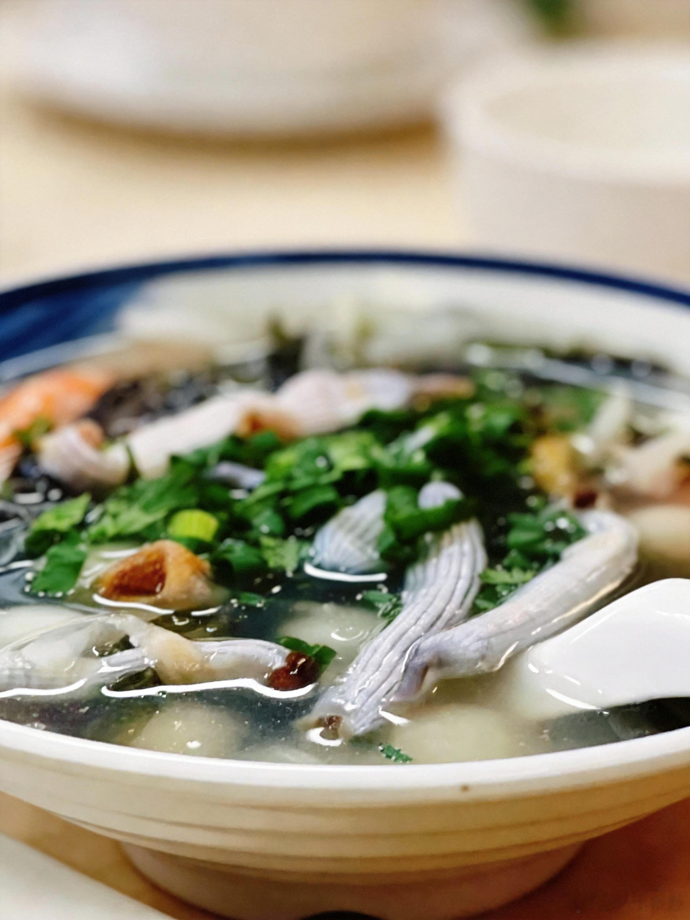 西华路第一家拿必比登的小食店，大家认可吗？ 广州·虫之圆·老表咸汤圆(西华路店)