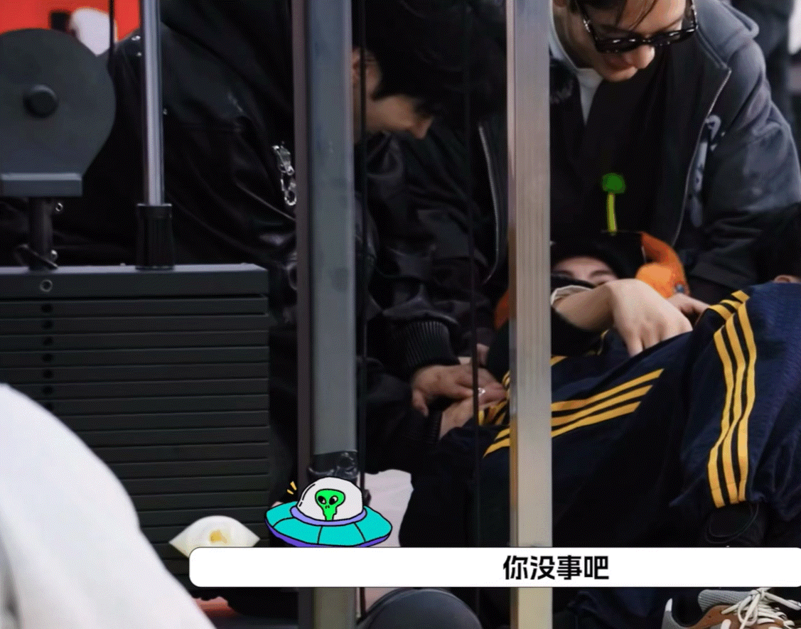 哈哈哈哈哥摸摸小脸蛋 