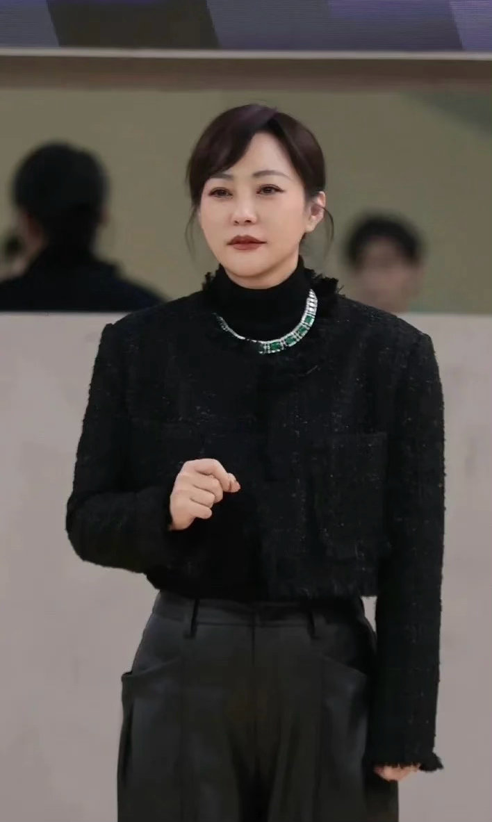 郝蕾的电子褪黑素是恐怖故事无限超越班 期待郝蕾后面还会抛出多少“听着怪但很有道理