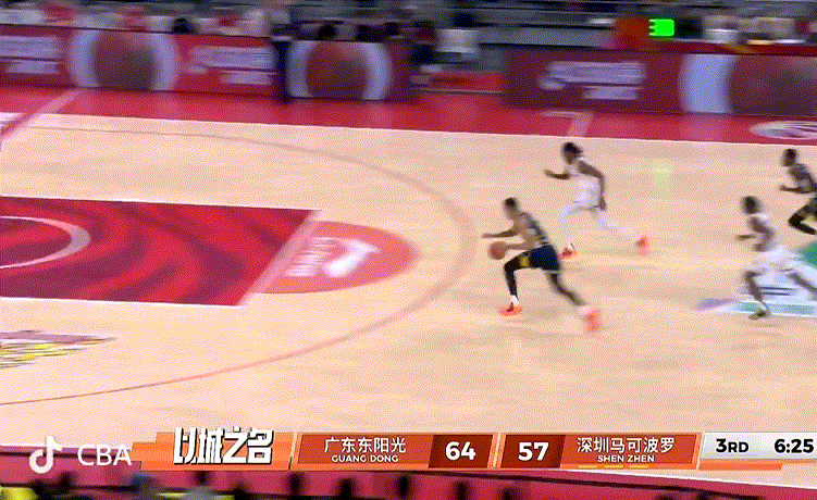 “刚才听到谁要球的声音，这个声音特别的喜感，感觉像猿类啼叫的声音，像是误入花果山