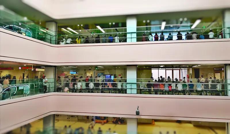 就诊人数有可能激增，医生工作量会增加，同时，药品的消费量也会随之上升，财政补贴需