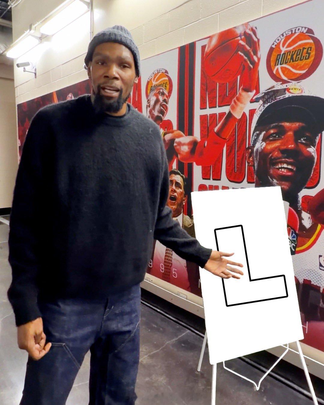 杜兰特今天正在创造历史：40分/8篮板/3助攻/2抢断12-18 两分球 / 5