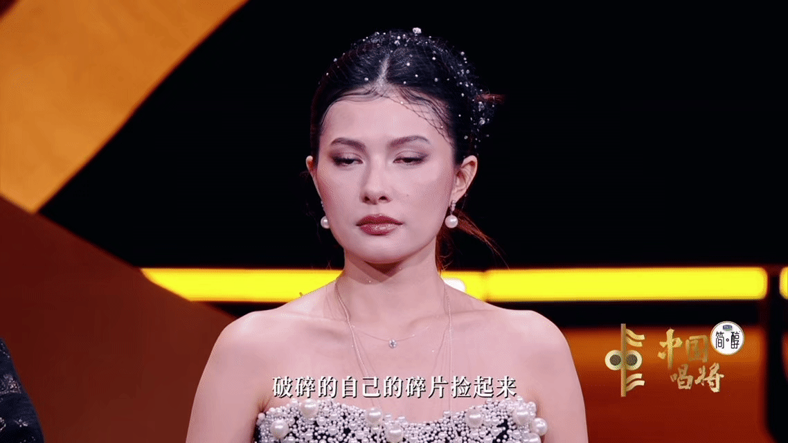 周深在王凯琪身上看到了破碎的自己你说“我不够好”的样子让我心疼。我曾对着镜子说过