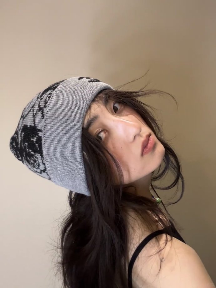 张子枫笑脸纹身张子枫把角色里的笑脸纹身上，这是什么神仙演员！对钟灵的爱意都要溢出