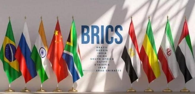 没有中国的金砖将变成土砖，没有美国的G7将变成真正的土鸡！当俄罗斯把印度请进来上