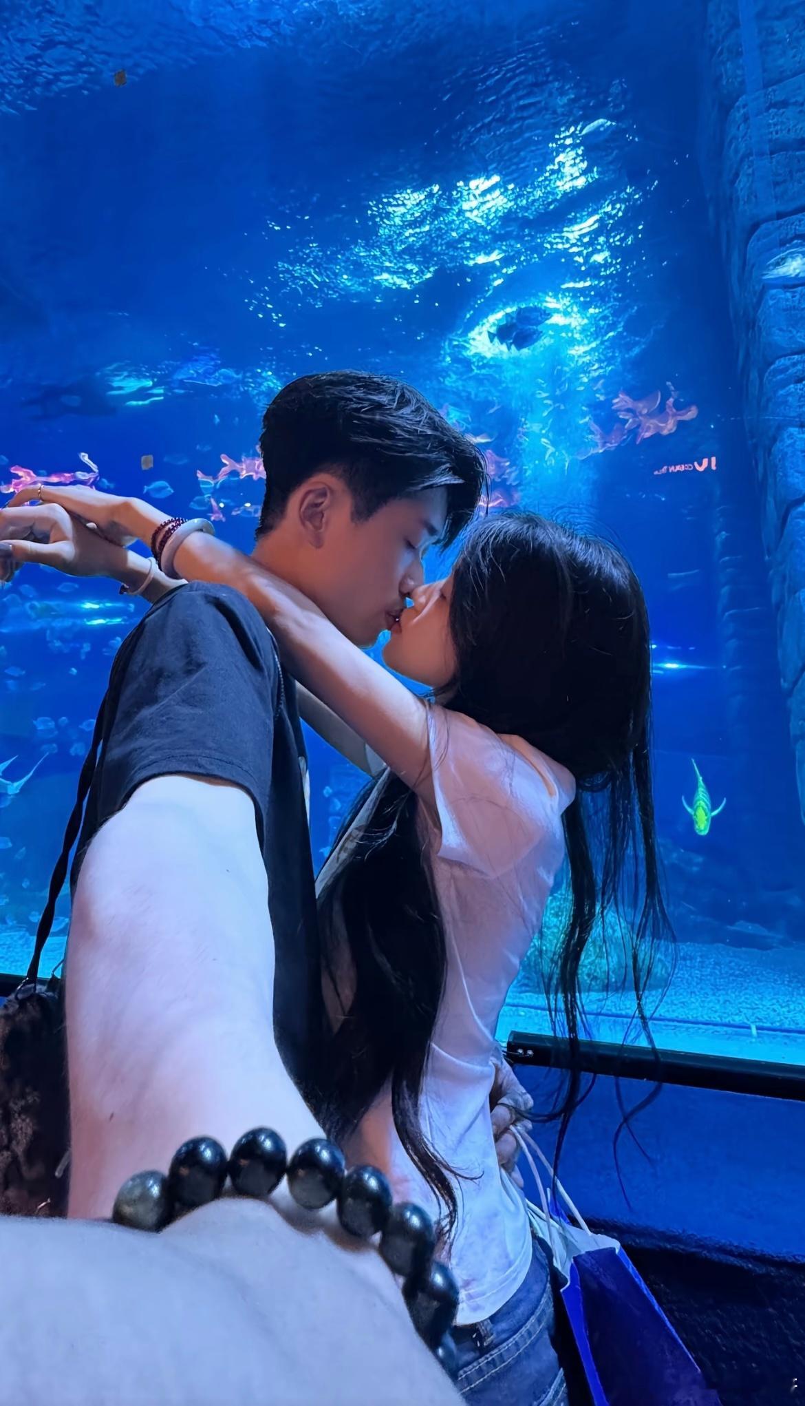 在水族馆留下了我们恋爱的痕迹 ​​​
