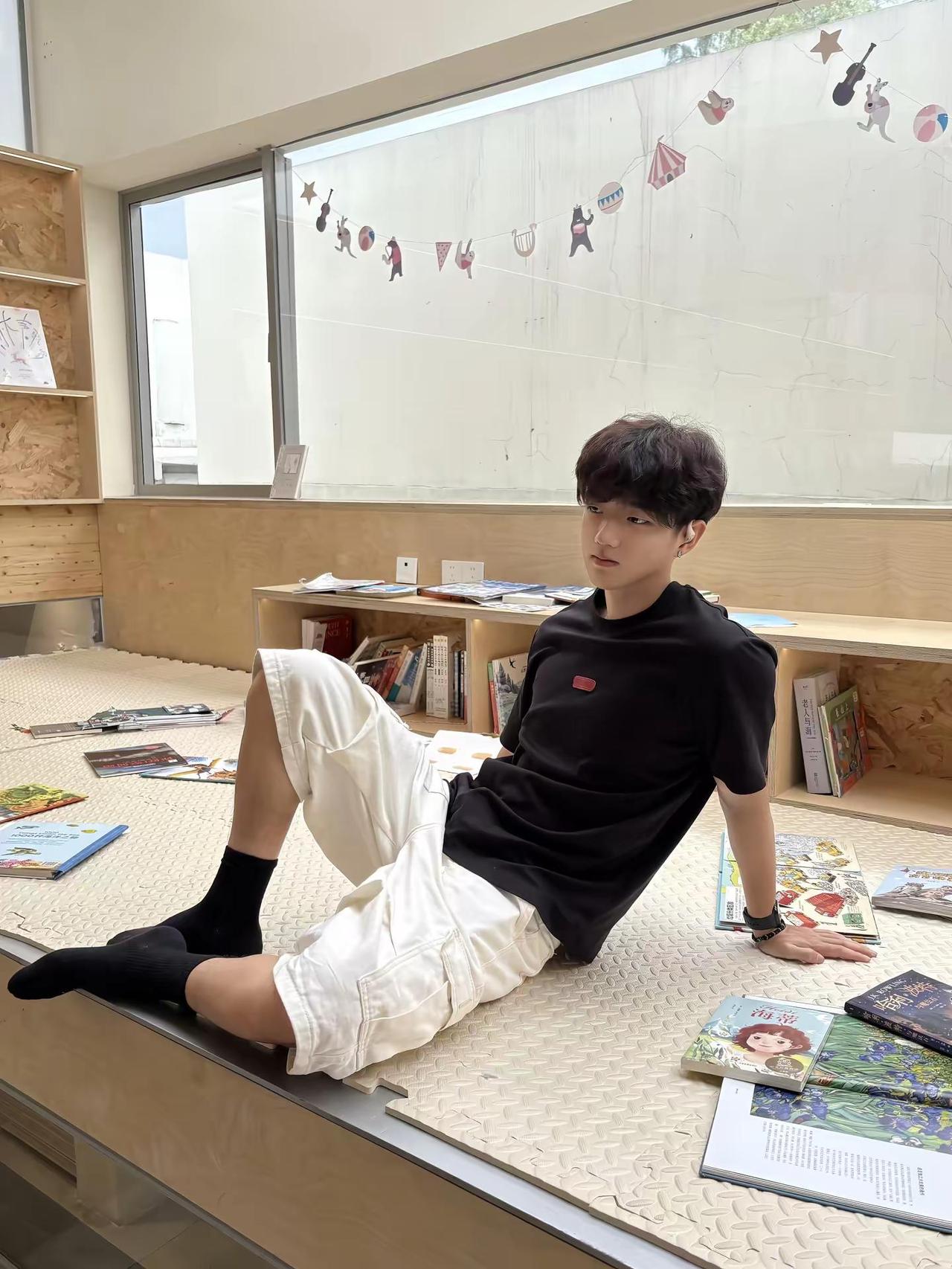 尝试做个坏小子。失败了、男大ootd