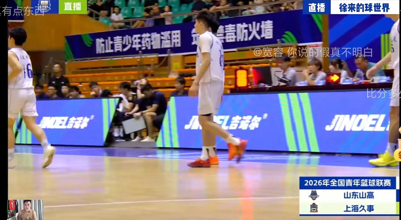 六战五胜，山东高速小将继续高歌猛进。
全场比赛结束，84：79，山东山高U19男