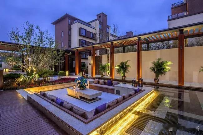 
到底什么样的庭院才最适合我们？这是很多粉丝问过老丁最多的一个问题。老丁做庭院景