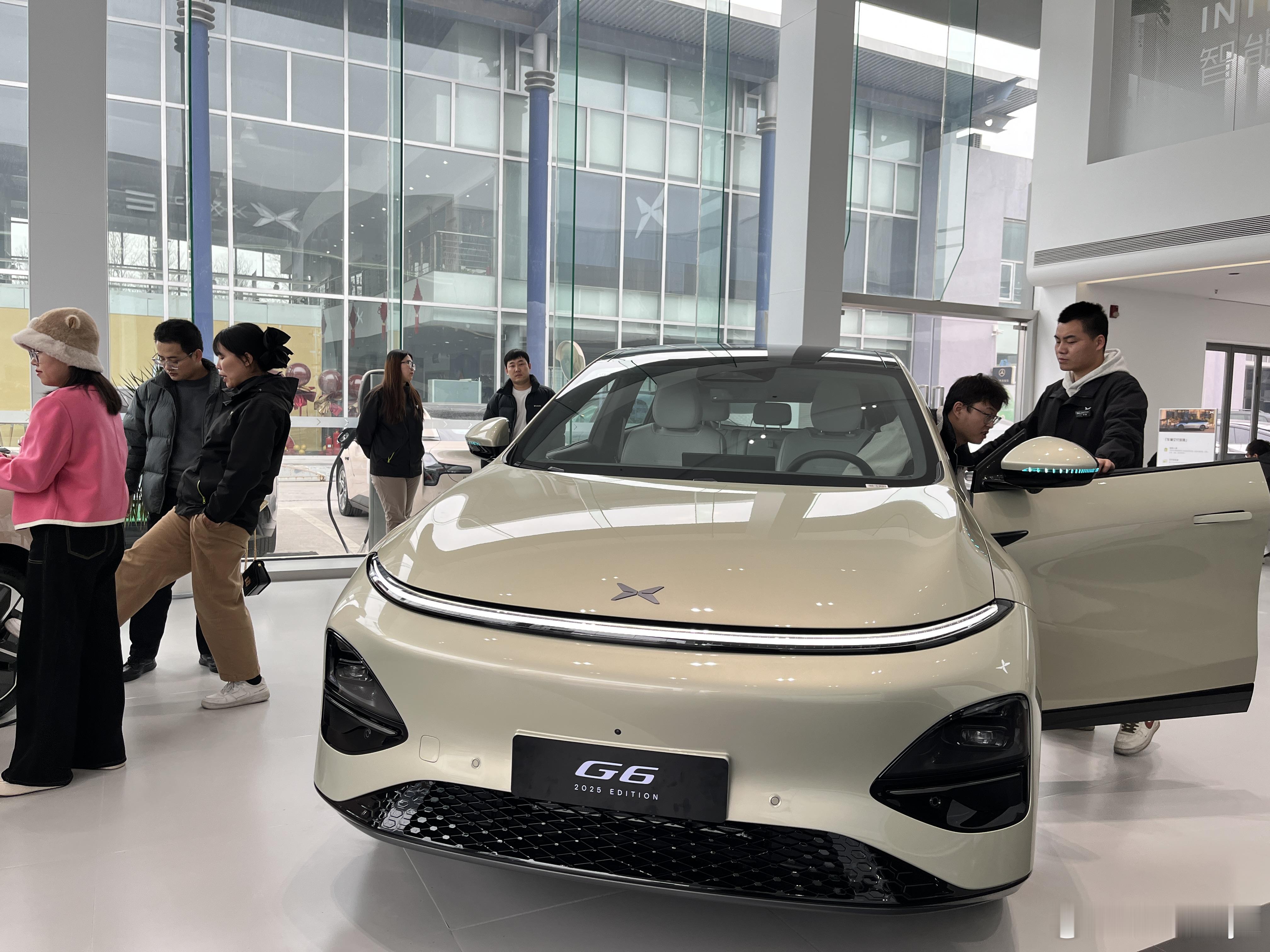 小鹏销售建议先试BBA再来试G6 真不是吹的，我鹏把新车亮相会搞在周五，周六日销