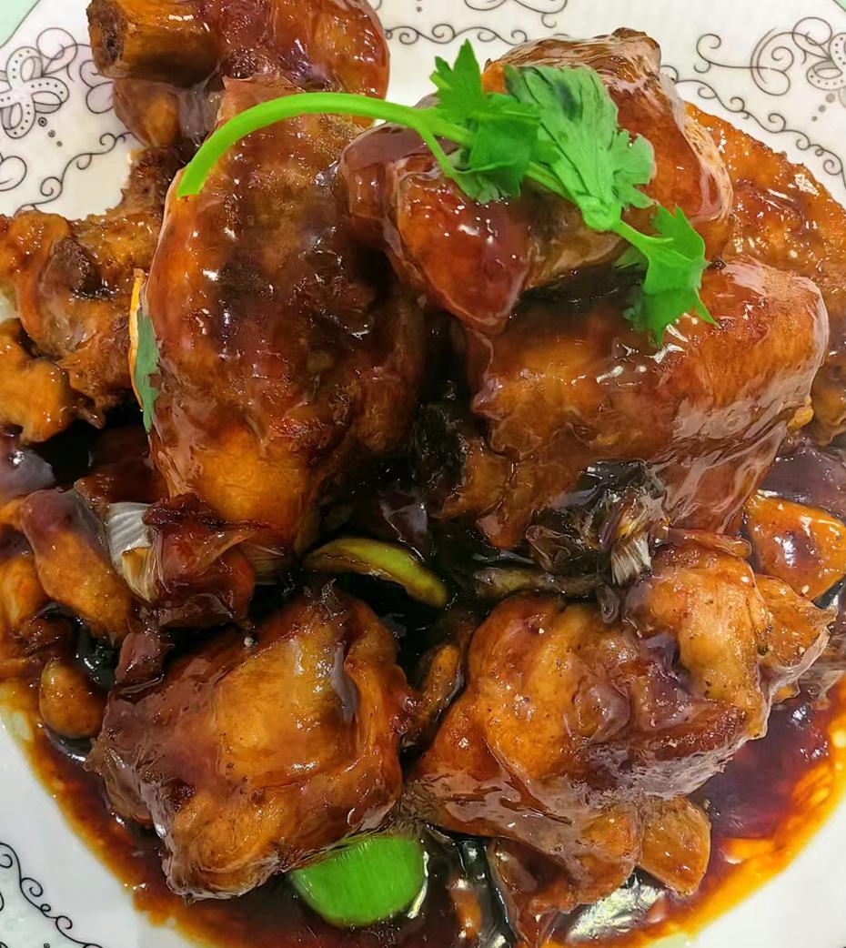 我今年开始攒钱，我听人说老百姓的钱包，得绷紧点了。国外化肥价格疯涨，国内便宜，如