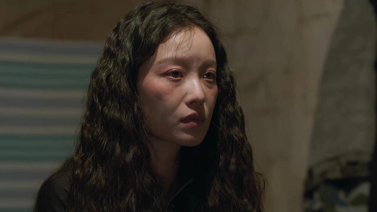 倪妮哭戏封神啊，一直以为她只会演美女，在《隐秘的名字》里，她的眼睛就是最大亮点。