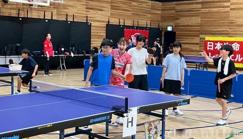 早田希娜：我去到日本生命福冈总公司乒乓球课堂参与活动啦🏓超百名小朋友前来参加活