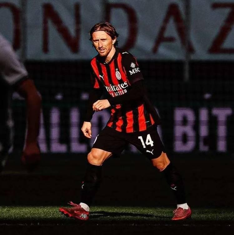 欧洲五大联赛最佳交易，魔笛上榜！
外媒评出了今年夏窗最佳十大转会，莫德里奇自由转